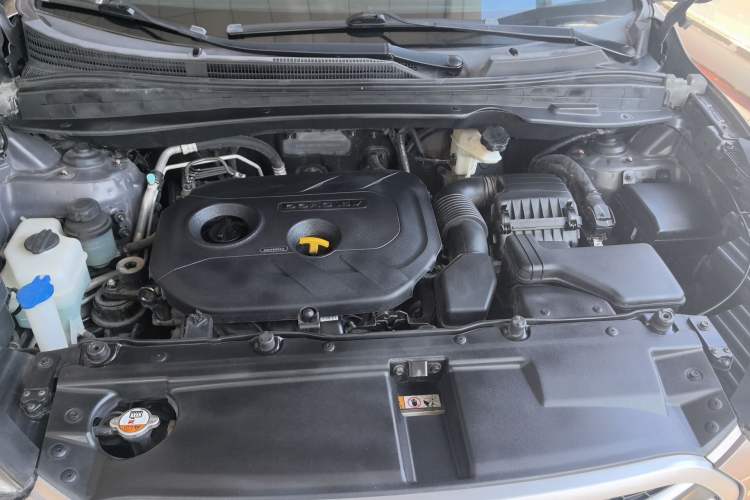 Used Hyundai ix35 2013 2.0L Automatic Two-Wheel Drive Smart GLS China IV Standard Engine Bay