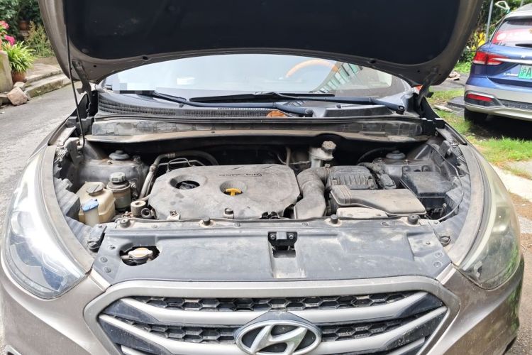 Used Hyundai ix35 2013 2.0L Automatic Two-Wheel Drive Smart GLS China V Standard Engine Bay