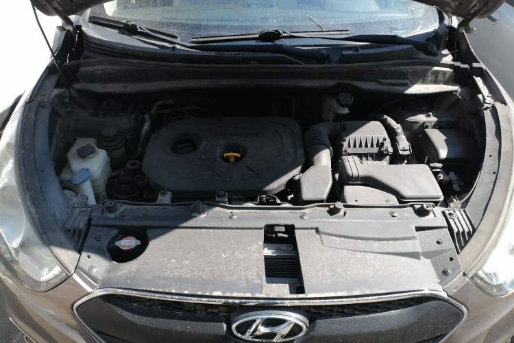 Used Hyundai ix35 2013 2.0L Automatic Two-Wheel Drive Smart GLS China IV Standard Engine Bay