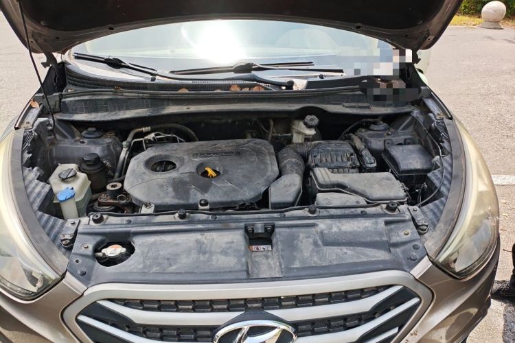Used Hyundai ix35 2013 2.0L Automatic Two-Wheel Drive Smart GLS China IV Standard Engine Bay