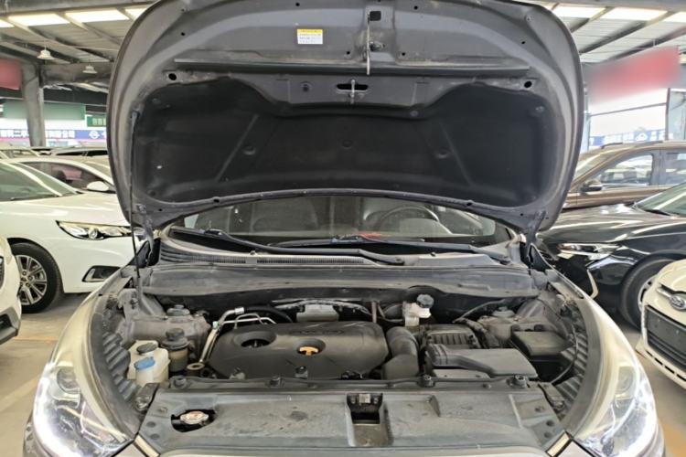 Used Hyundai ix35 2013 2.0L Automatic Two-Wheel Drive Smart GLS China IV Standard Engine Bay