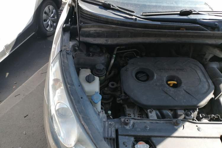 Used Hyundai ix35 2013 2.0L Automatic Two-Wheel Drive Smart GLS China IV Standard Engine Bay Right