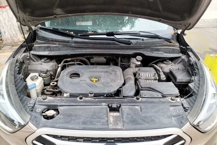 Used Hyundai ix35 2013 2.0L Automatic Two-Wheel Drive Smart GLS China IV Standard Engine Bay