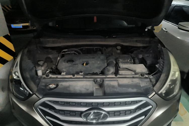 Used Hyundai ix35 2013 2.0L Automatic Two-Wheel Drive Smart GLS China IV Standard Engine Bay