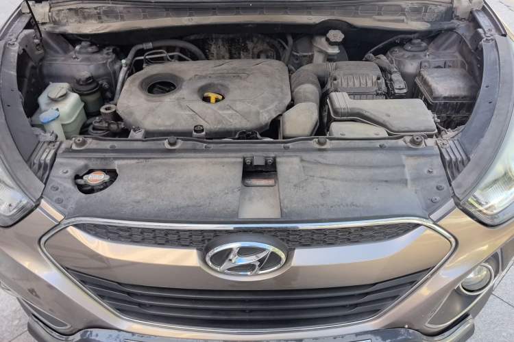Used Hyundai ix35 2013 2.0L Automatic Two-Wheel Drive Smart GLS China IV Standard Engine Bay