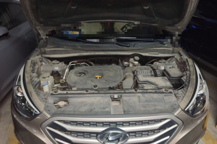Used Hyundai ix35 2013 2.0L Automatic Two-Wheel Drive Smart GLS China IV Standard Engine Bay