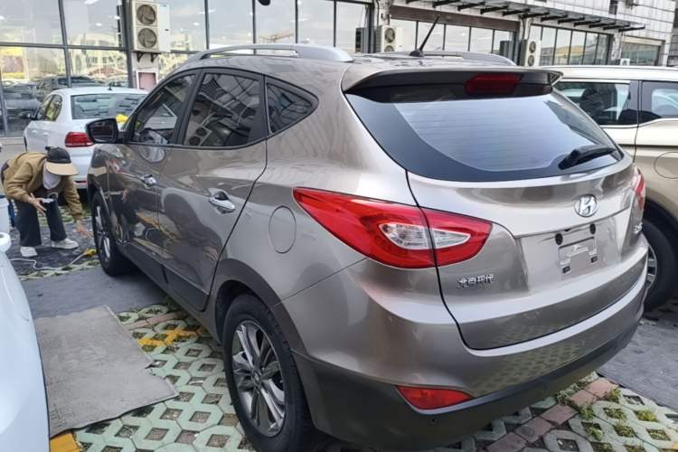 Used Hyundai ix35 2013 2.0L Automatic Two-Wheel Drive Smart GLS China IV Standard Exterior 2
