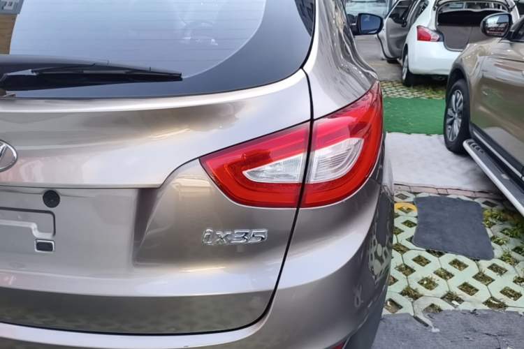 Used Hyundai ix35 2013 2.0L Automatic Two-Wheel Drive Smart GLS China IV Standard Exterior 3