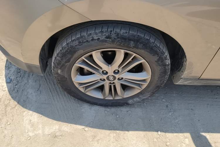 Used Hyundai ix35 2013 2.0L Automatic Two-Wheel Drive Smart GLS China IV Standard Exterior 4