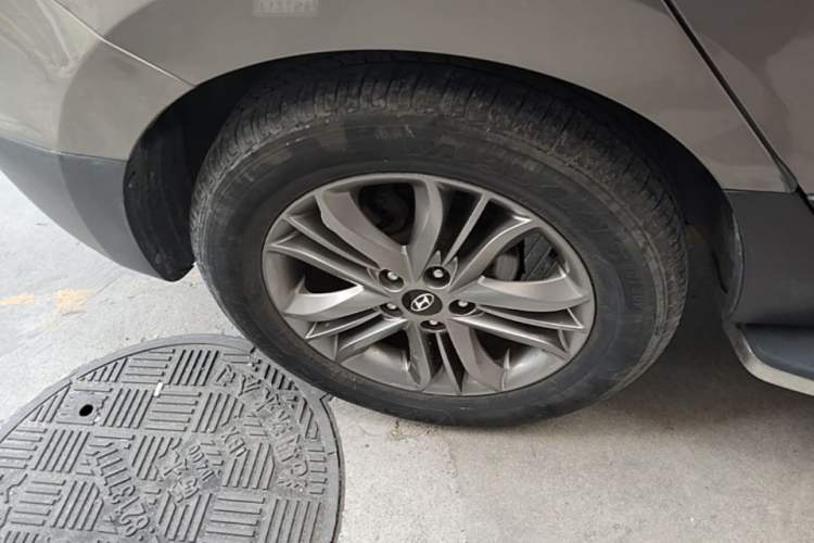 Used Hyundai ix35 2013 2.0L Automatic Two-Wheel Drive Smart GLS China IV Standard Exterior 5