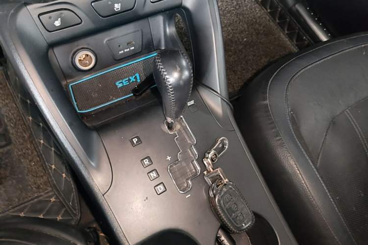Used Hyundai ix35 2013 2.0L Automatic Two-Wheel Drive Smart GLS China IV Standard Gear Lever