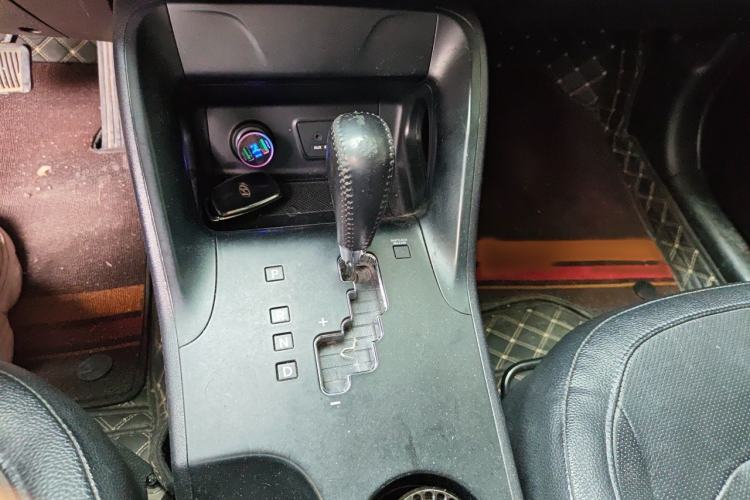 Used Hyundai ix35 2013 2.0L Automatic Two-Wheel Drive Smart GLS China IV Standard Gear Lever