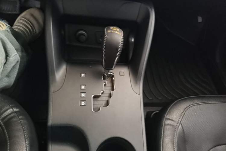 Used Hyundai ix35 2013 2.0L Automatic Two-Wheel Drive Smart GLS China IV Standard Gear Lever