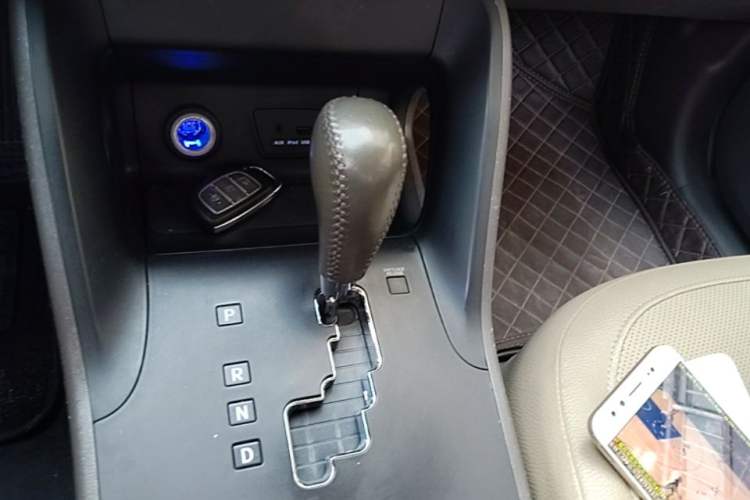 Used Hyundai ix35 2013 2.0L Automatic Two-Wheel Drive Smart GLS China IV Standard Gear Lever