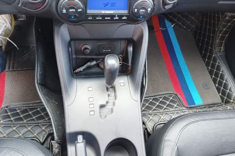 Used Hyundai ix35 2013 2.0L Automatic Two-Wheel Drive Smart GLS China IV Standard Gear Lever
