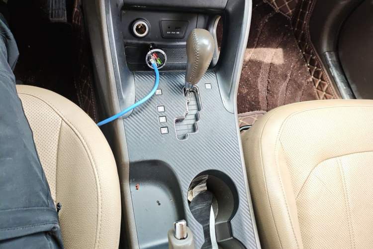 Used Hyundai ix35 2013 2.0L Automatic Two-Wheel Drive Smart GLS China IV Standard Gear Lever