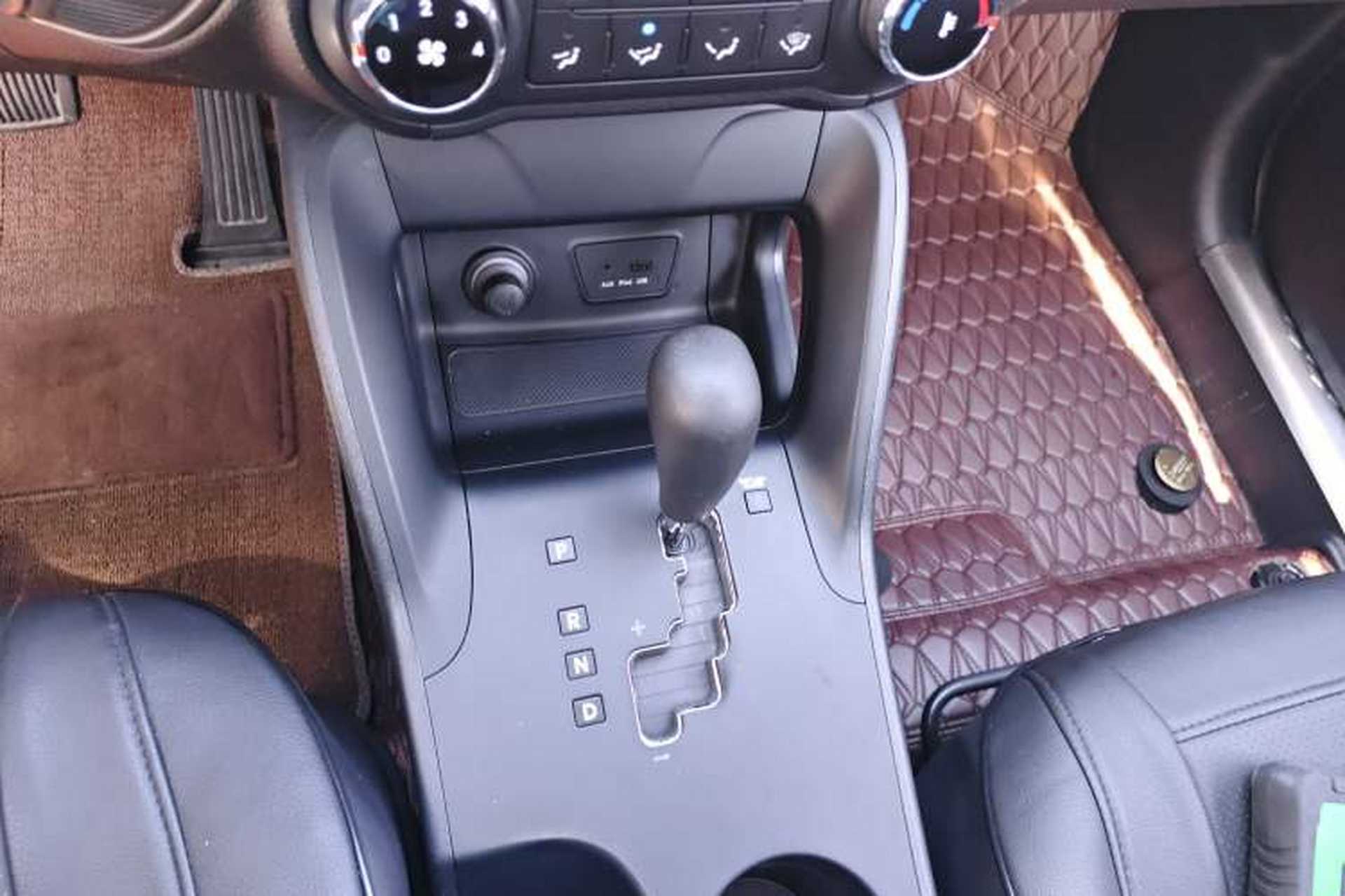 Used Hyundai ix35 2013 2.0L Automatic 2WD Comfort GL China IV Standard Gear Lever