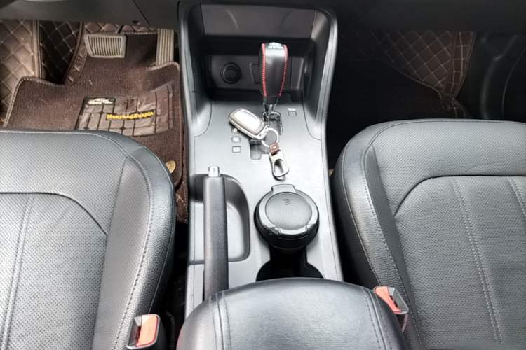 Used Hyundai ix35 2013 2.0L Automatic Two-Wheel Drive Smart GLS China IV Standard Gear Lever