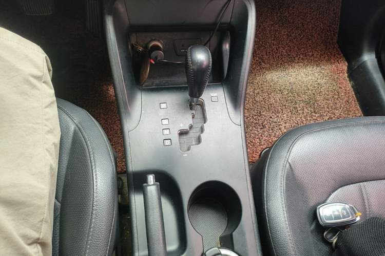 Used Hyundai ix35 2013 2.0L Automatic 2WD Comfort GL China IV Standard Gear Lever