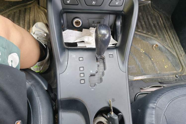 Used Hyundai ix35 2013 2.0L Automatic Two-Wheel Drive Smart GLS China IV Standard Gear Lever
