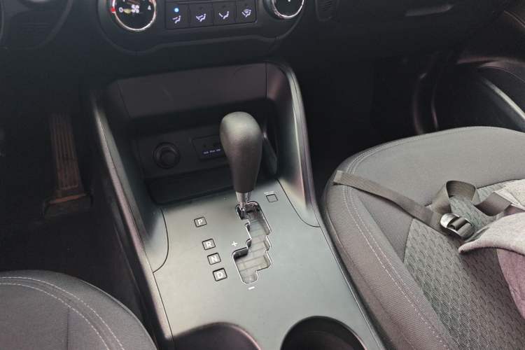 Used Hyundai ix35 2013 2.0L Automatic 2WD Comfort GL China IV Standard Gear Lever