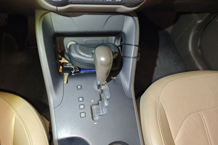 Used Hyundai ix35 2013 2.0L Automatic Two-Wheel Drive Smart GLS China IV Standard Gear Lever