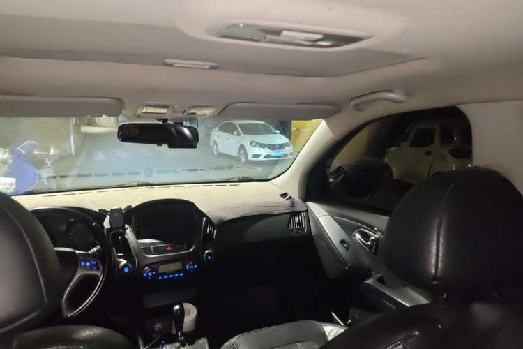 Used Hyundai ix35 2013 2.0L Automatic Two-Wheel Drive Smart GLS China IV Standard Headliner