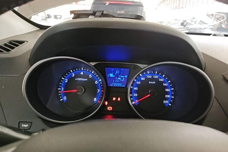 Used Hyundai ix35 2013 2.0L Automatic Two-Wheel Drive Smart GLS China IV Standard Instrument Cluster