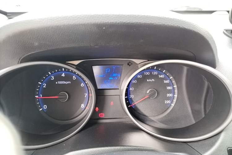 Used Hyundai ix35 2013 2.0L Automatic Two-Wheel Drive Smart GLS China IV Standard Instrument Cluster
