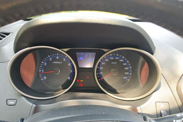 Used Hyundai ix35 2013 2.0L Automatic Two-Wheel Drive Smart GLS China IV Standard Instrument Cluster