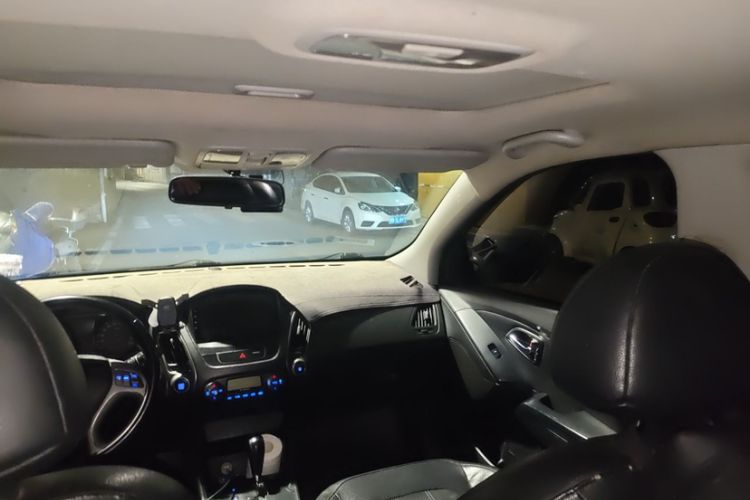 Used Hyundai ix35 2013 2.0L Automatic Two-Wheel Drive Smart GLS China IV Standard Interior 1