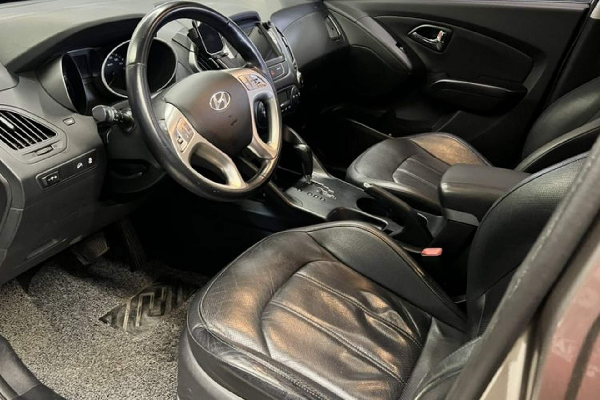Used Hyundai ix35 2013 2.0L Automatic Two-Wheel Drive Smart GLS China IV Standard Interior 1