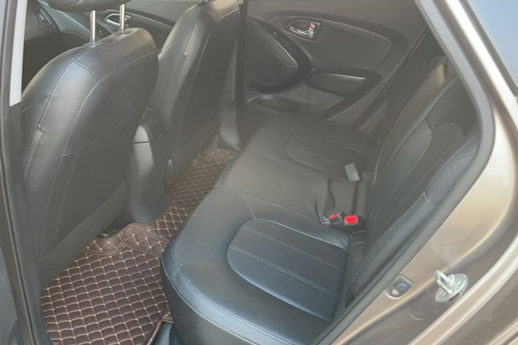 Used Hyundai ix35 2013 2.0L Automatic Two-Wheel Drive Smart GLS China IV Standard Interior 1