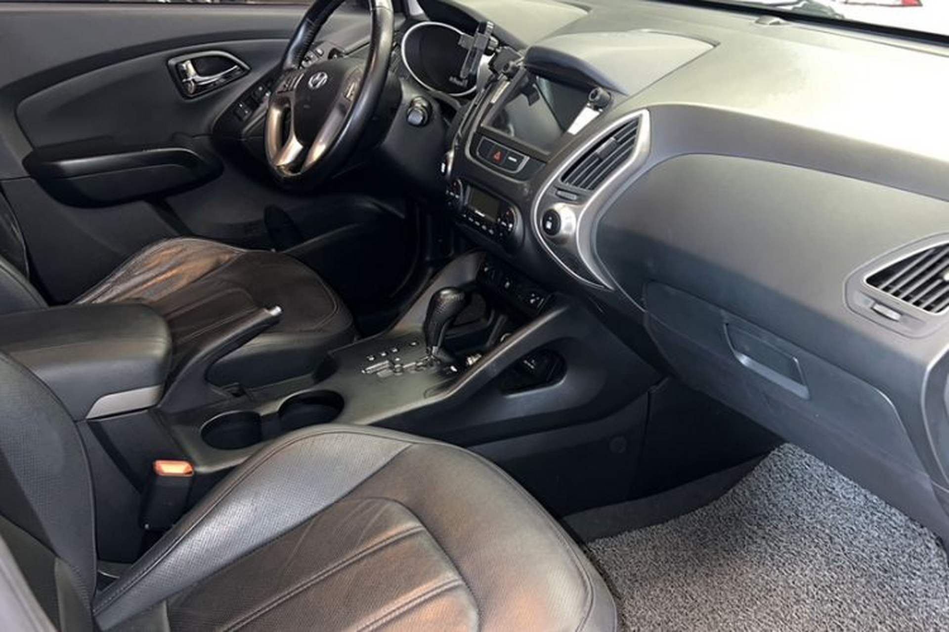 Used Hyundai ix35 2013 2.0L Automatic Two-Wheel Drive Smart GLS China IV Standard Interior 2