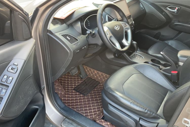 Used Hyundai ix35 2013 2.0L Automatic Two-Wheel Drive Smart GLS China IV Standard Interior 2