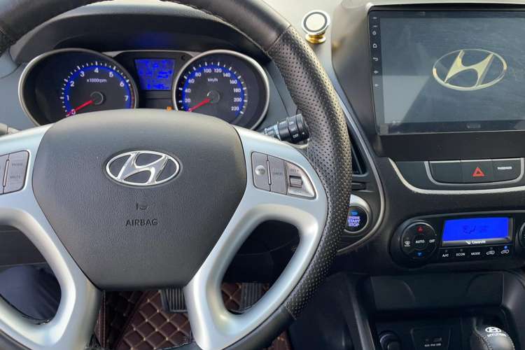 Used Hyundai ix35 2013 2.0L Automatic Two-Wheel Drive Smart GLS China IV Standard Interior 3