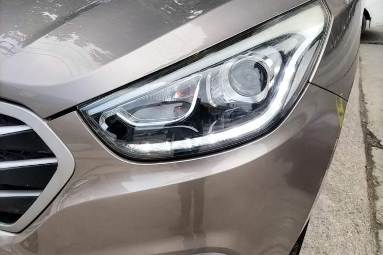 Used Hyundai ix35 2013 2.0L Automatic Two-Wheel Drive Smart GLS China IV Standard Left Front Headlight