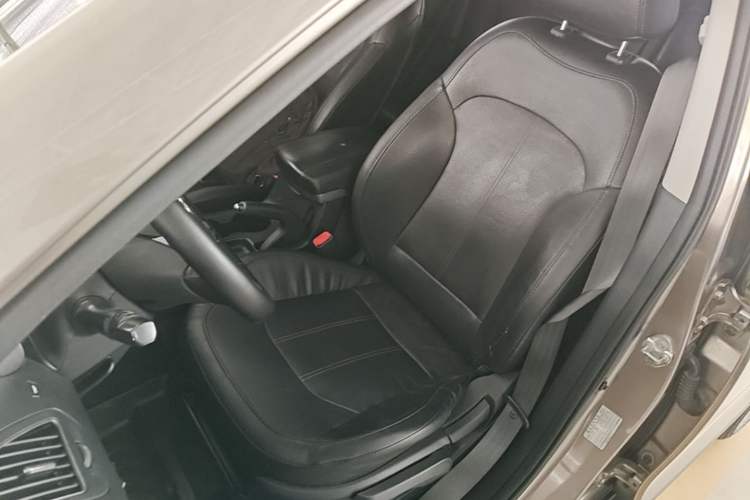 Used Hyundai ix35 2013 2.0L Automatic Two-Wheel Drive Smart GLS China IV Standard Left Front Seat