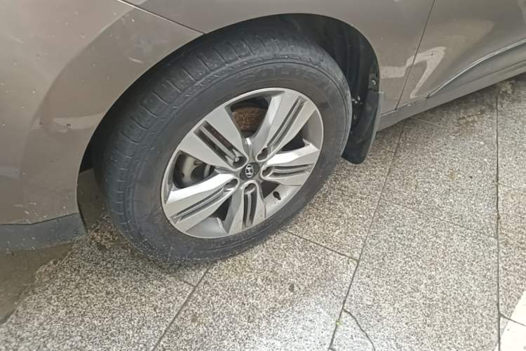 Used Hyundai ix35 2013 2.0L Automatic Two-Wheel Drive Leading GLX China V Emission Standard Left Front Wheel Hub