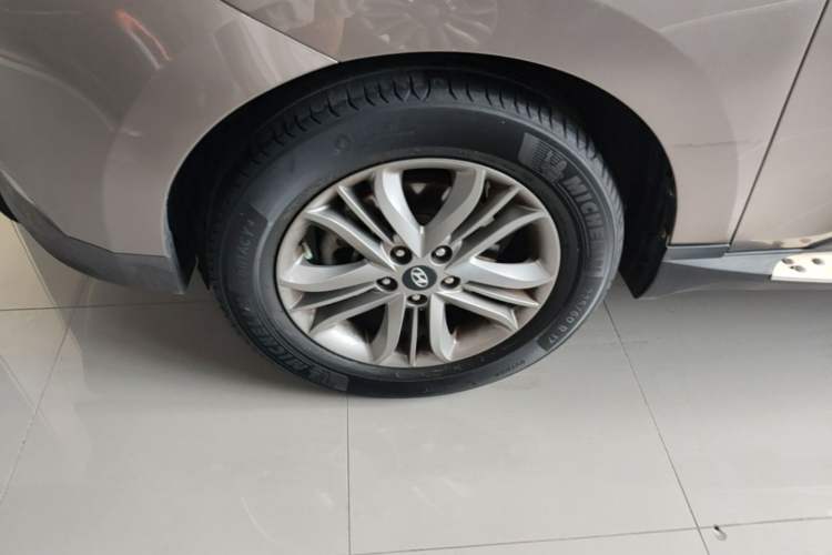 Used Hyundai ix35 2013 2.0L Automatic Two-Wheel Drive Smart GLS China IV Standard Left Front Wheel Hub