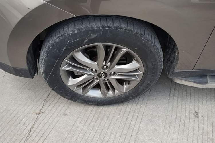 Used Hyundai ix35 2013 2.0L Automatic Two-Wheel Drive Smart GLS China IV Standard Left Front Wheel Hub
