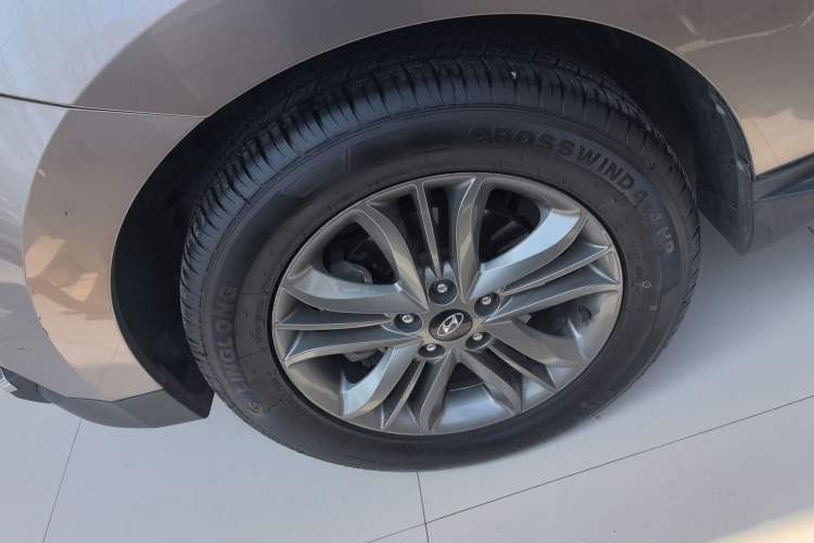 Used Hyundai ix35 2013 2.0L Automatic Two-Wheel Drive Smart GLS China IV Standard Left Front Wheel Hub
