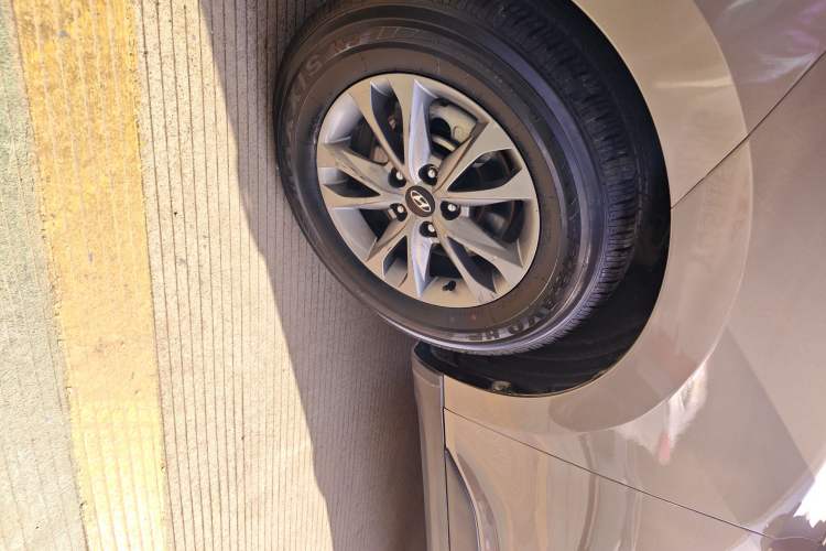 Used Hyundai ix35 2013 2.0L Automatic 2WD Comfort GL China IV Standard Left Front Wheel Hub