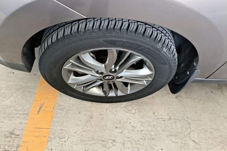 Used Hyundai ix35 2013 2.0L Automatic Two-Wheel Drive Smart GLS China IV Standard Left Front Wheel Hub