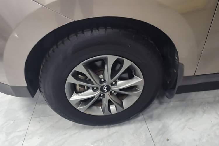 Used Hyundai ix35 2013 2.0L Automatic 2WD Comfort GL China IV Standard Left Front Wheel Hub