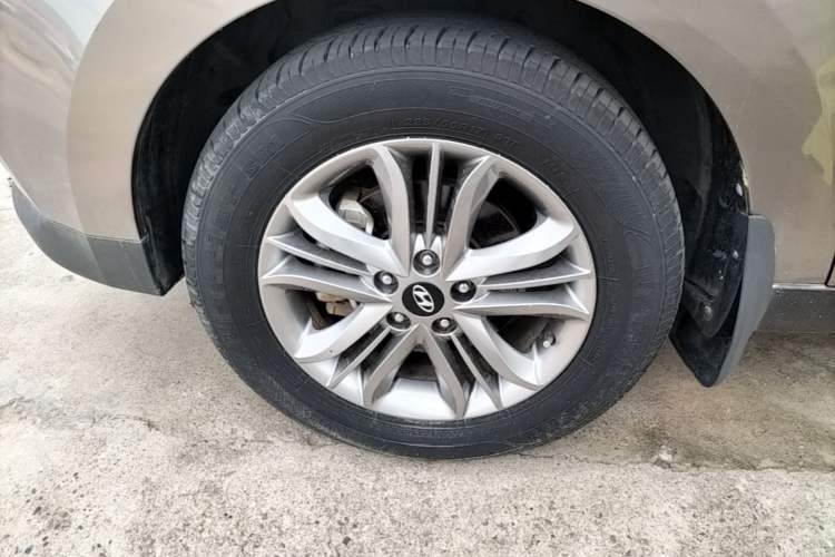 Used Hyundai ix35 2013 2.0L Automatic Two-Wheel Drive Smart GLS China IV Standard Left Front Wheel Hub