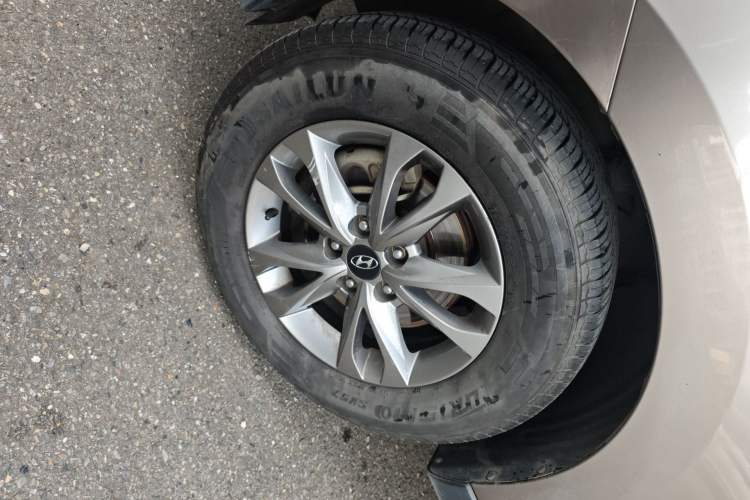 Used Hyundai ix35 2013 2.0L Automatic 2WD Comfort GL China IV Standard Left Front Wheel Hub