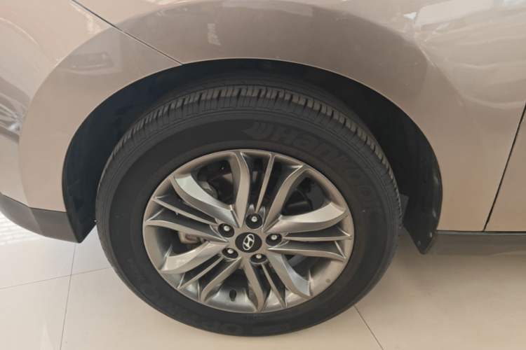 Used Hyundai ix35 2013 2.0L Automatic Two-Wheel Drive Smart GLS China IV Standard Left Front Wheel Hub