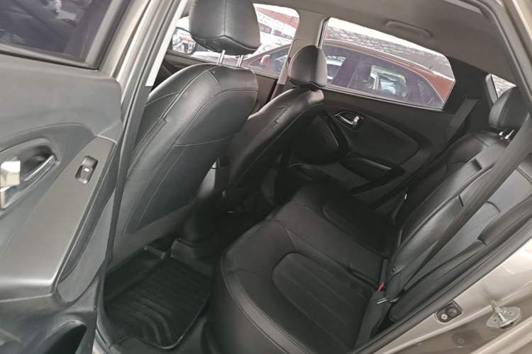 Used Hyundai ix35 2013 2.0L Automatic Two-Wheel Drive Smart GLS China IV Standard Left Rear Seat
