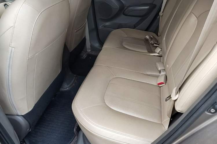 Used Hyundai ix35 2013 2.0L Automatic Two-Wheel Drive Smart GLS China IV Standard Left Rear Seat